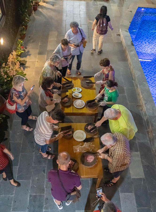 Camellia Eco Home &Tra My Restaurant Нин Бин Екстериор снимка