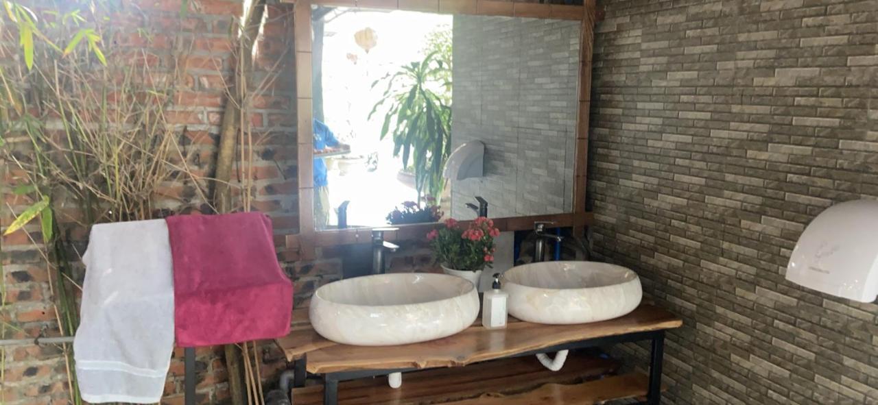 Camellia Eco Home &Tra My Restaurant Нин Бин Екстериор снимка